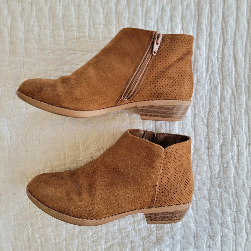 Cat & Jack "Debbie" Brown Suede Fashion Boots Booties Size 5